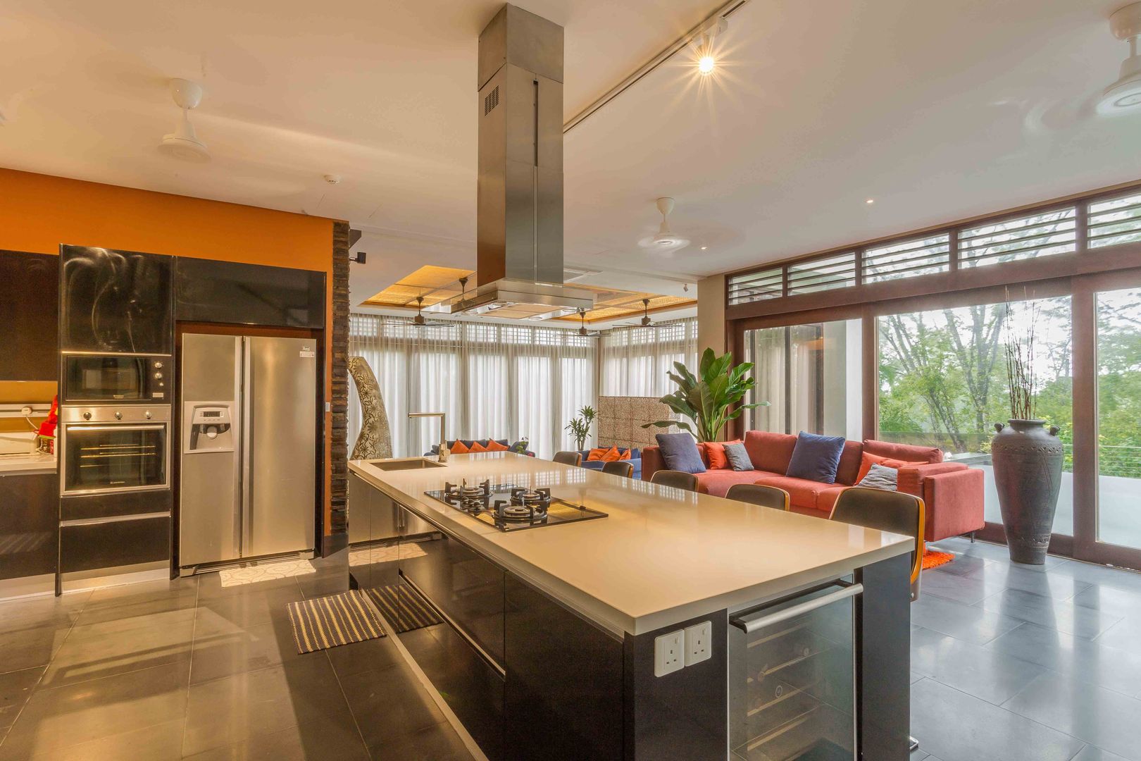 sleek Kitchen MJ Kanny Architect Tropical style kitchen