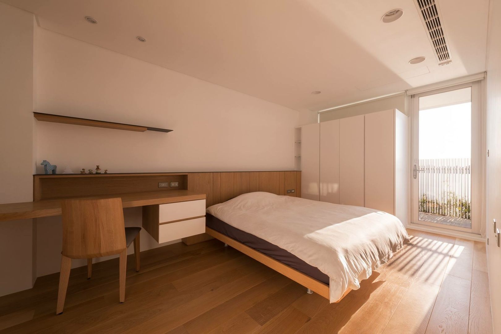 台南自地自建北歐風, 勝暉建築工程行 勝暉建築工程行 Modern style bedroom