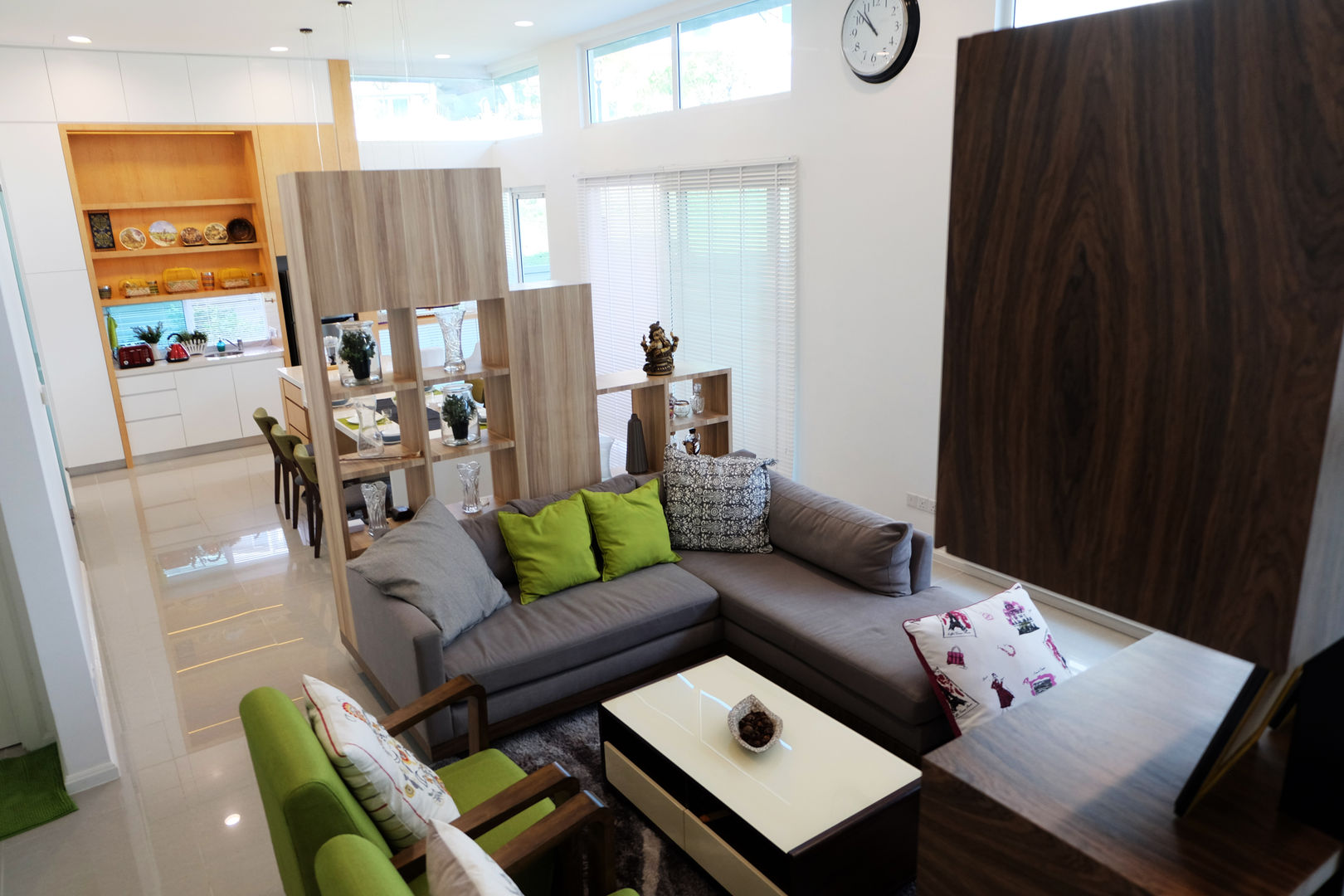 Contemporary Tropical , 3-Storey semi-D, inDfinity Design (M) SDN BHD inDfinity Design (M) SDN BHD Living room