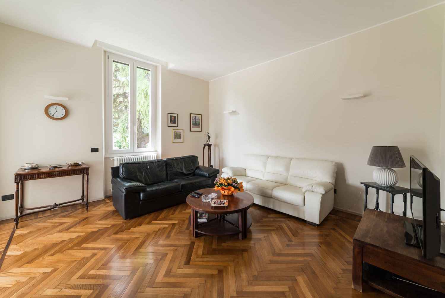 Appartamento in villa, Annalisa Carli Annalisa Carli Ruang Keluarga Gaya Eklektik Kayu Wood effect
