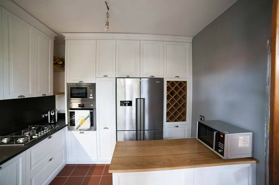 CUCINA SU MISURA ATTREZZATA, Falegnameria Grelli Falegnameria Grelli Built-in kitchens Wood Wood effect