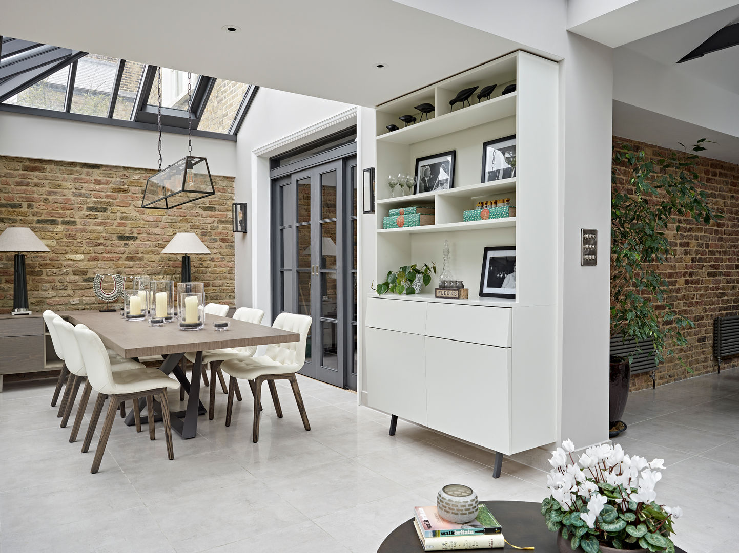 Family home in Dulwich Village, Tailored Living Interiors Tailored Living Interiors Ruang Makan Modern Batu Bata