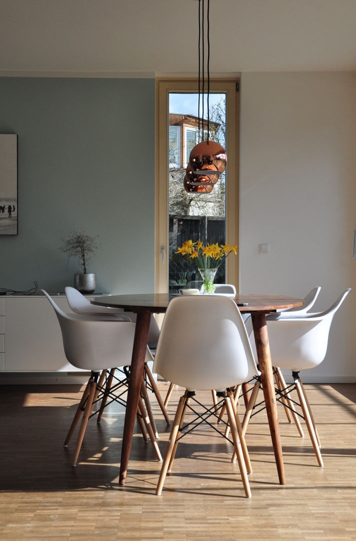 Innenarchitekturgestaltung bei Familie S. in Berlin, Interieur & Feng Shui Interieur & Feng Shui Modern dining room Wood Wood effect Chairs & benches