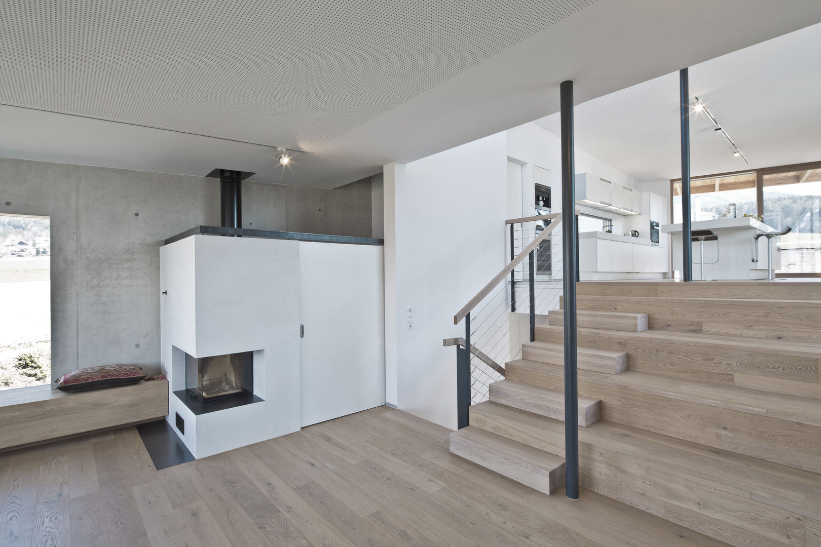 EFH AB INNSBRUCK, markus fuchs architektur zt gmbh in Tirol markus fuchs architektur zt gmbh in Tirol Living room Wood Wood effect Fireplaces & accessories