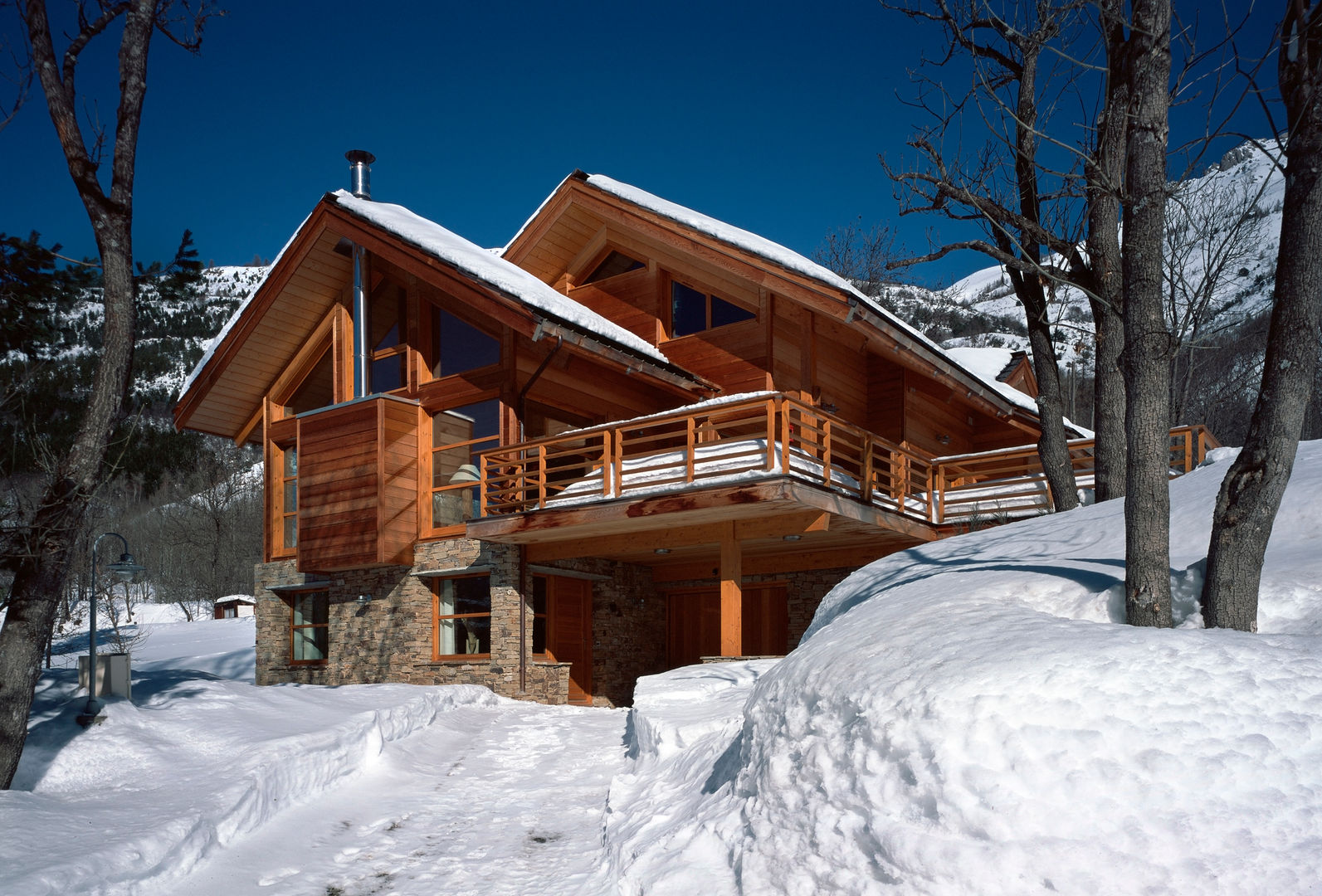 Chalet montagna VillaBio, VillaBio VillaBio クラシカルな 家