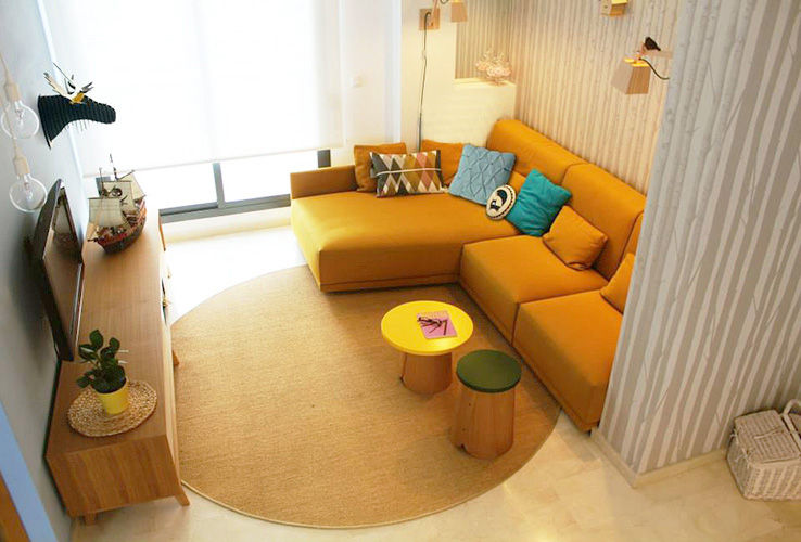 Casa Árbol, tiovivo creativo tiovivo creativo Salones de estilo escandinavo salón,sofá,chaise lounge,alfombra,papel pintado,escandinavo,nordico,ático