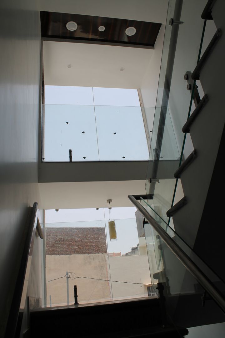 Garg Residence, KHOWAL ARCHITECTS + PLANNERS KHOWAL ARCHITECTS + PLANNERS Escaleras