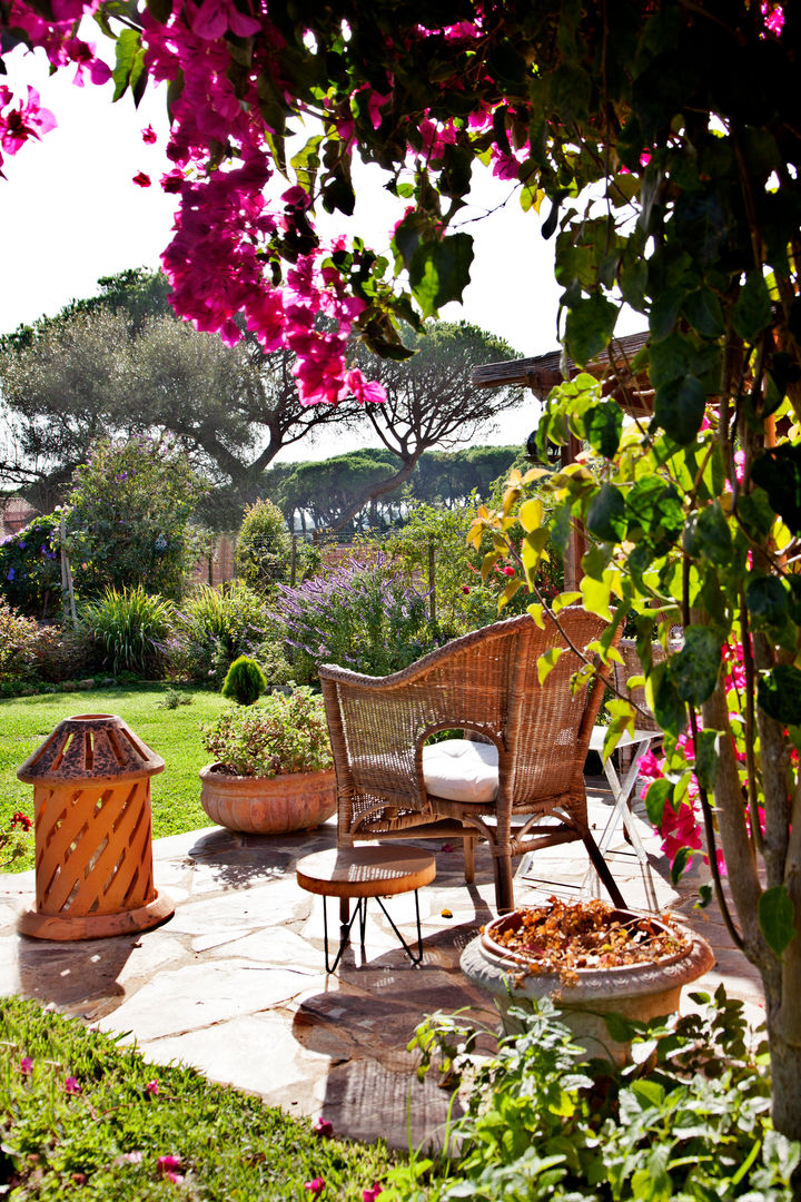 Projeto de jardim edílico em quinta - Cottage Garden, Maria Mayer | Interior & Landscape Design Maria Mayer | Interior & Landscape Design Balcones y terrazas rurales