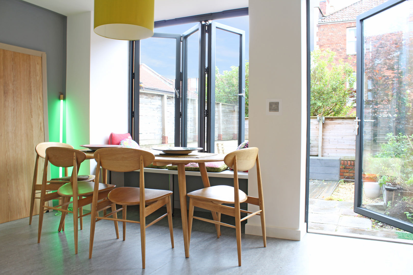 Theatre director's house in Clifton, Bristol, Dittrich Hudson Vasetti Architects Dittrich Hudson Vasetti Architects Modern Dining Room