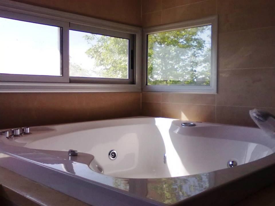 Baño Suite homify Baños de estilo moderno Concreto
