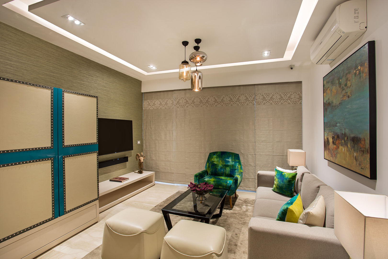 CHATTARPUR FARM HOUSE, NEW DELHI homify Eclectic style living room Tiles Leather sofa,glass top table,wooden panel wall