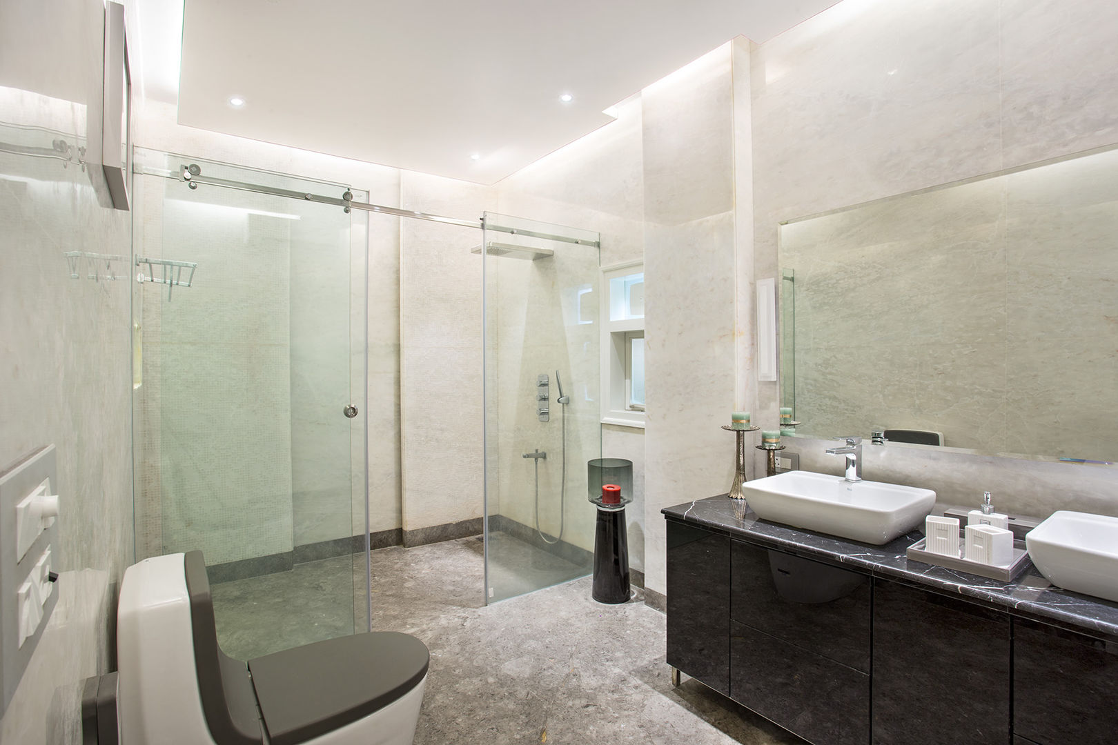 CHATTARPUR FARM HOUSE, NEW DELHI homify Eclectic style bathrooms Glass