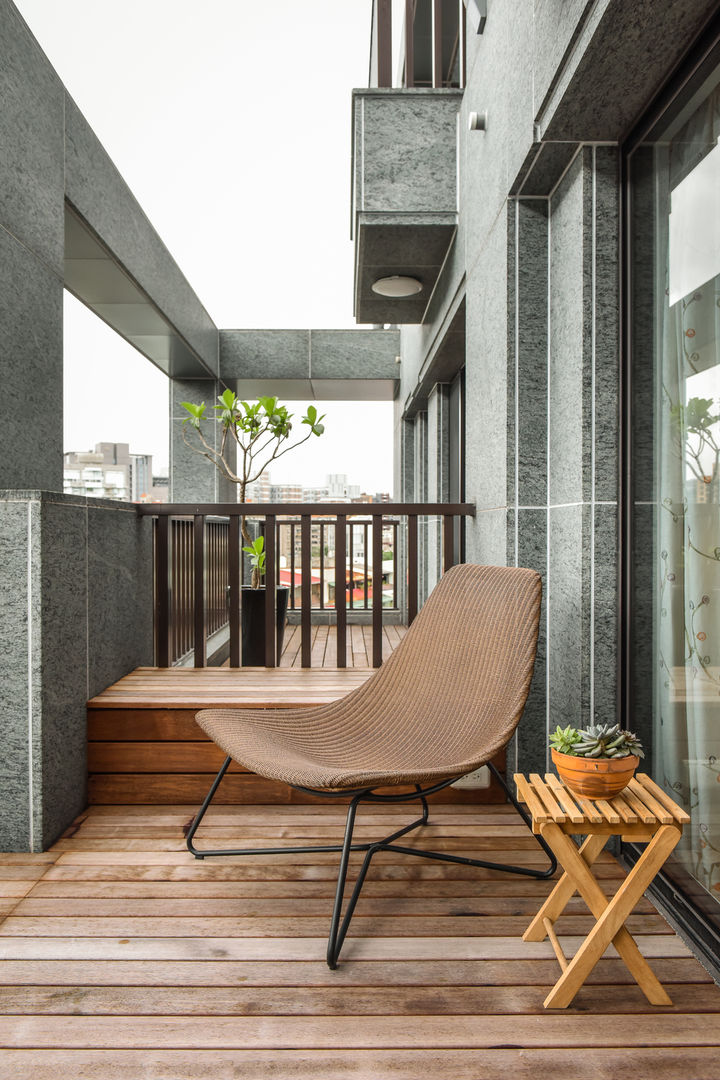 大陽台 王采元工作室 Rustic style balcony, veranda & terrace