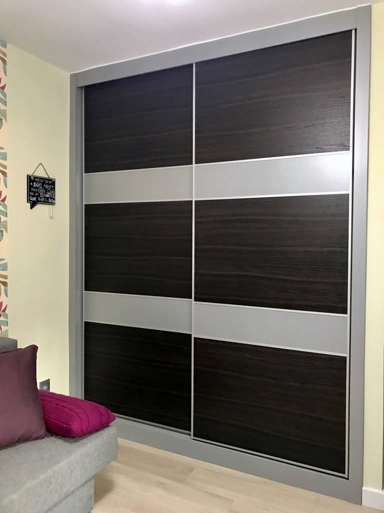 JAPONES LAMINADO 3 Arconada Armarios Cuartos de estilo moderno Clósets y cómodas