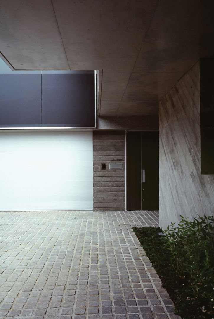 HIROO FLAT 裏手の広大な森を借景とした住まい, JWA，Jun Watanabe & Associates JWA，Jun Watanabe & Associates Moderne Häuser