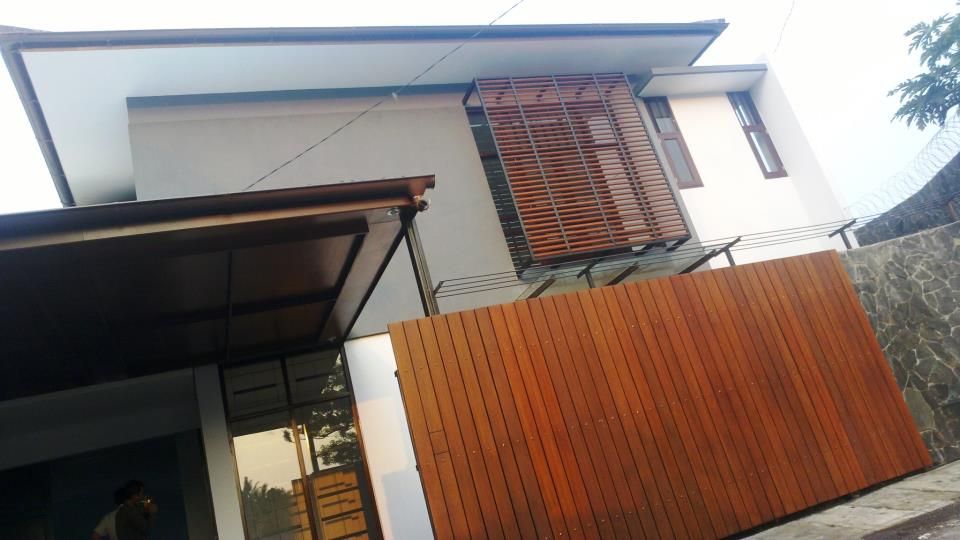 Cipaku House, Kahuripan Architect Kahuripan Architect Modern Walls and Floors Bricks