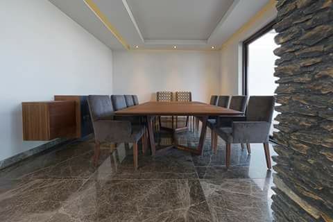 homify Dining room انجینئر لکڑی Transparent Tables