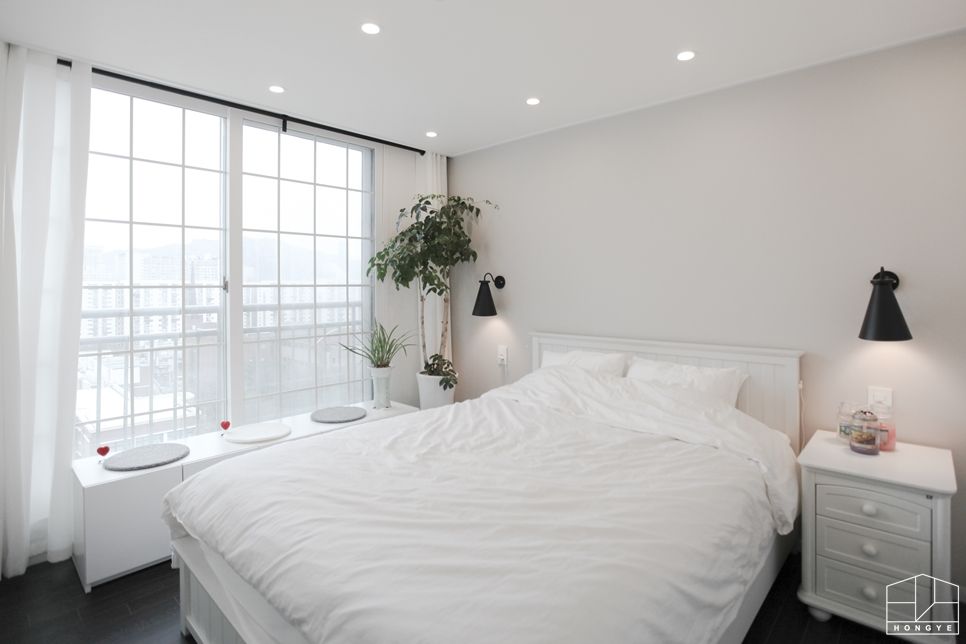블랙&화이트 모던한 분위기의 평촌 초원2단지대림 아파트 32py , 홍예디자인 홍예디자인 モダンスタイルの寝室