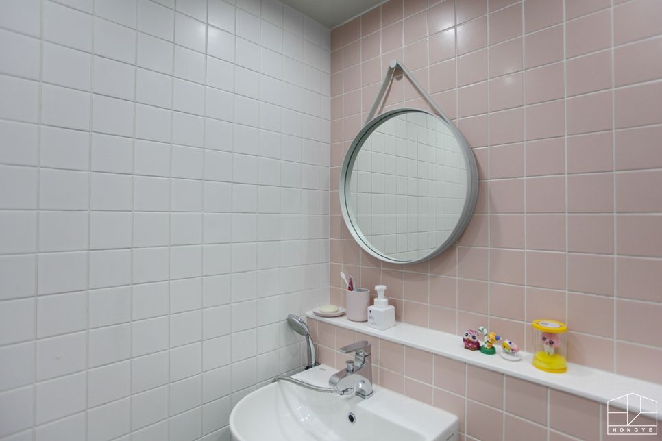 블랙&화이트 모던한 분위기의 평촌 초원2단지대림 아파트 32py , 홍예디자인 홍예디자인 Modern bathroom