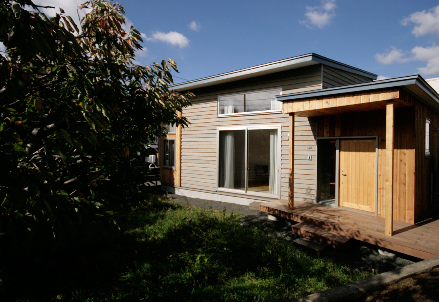 かみのっぽろの家～老後に備えたロフト付の平屋の住まい～, 及川敦子建築設計室／ATSUKO-OIKAWA Architects Studio 及川敦子建築設計室／ATSUKO-OIKAWA Architects Studio Wooden houses Wood Wood effect