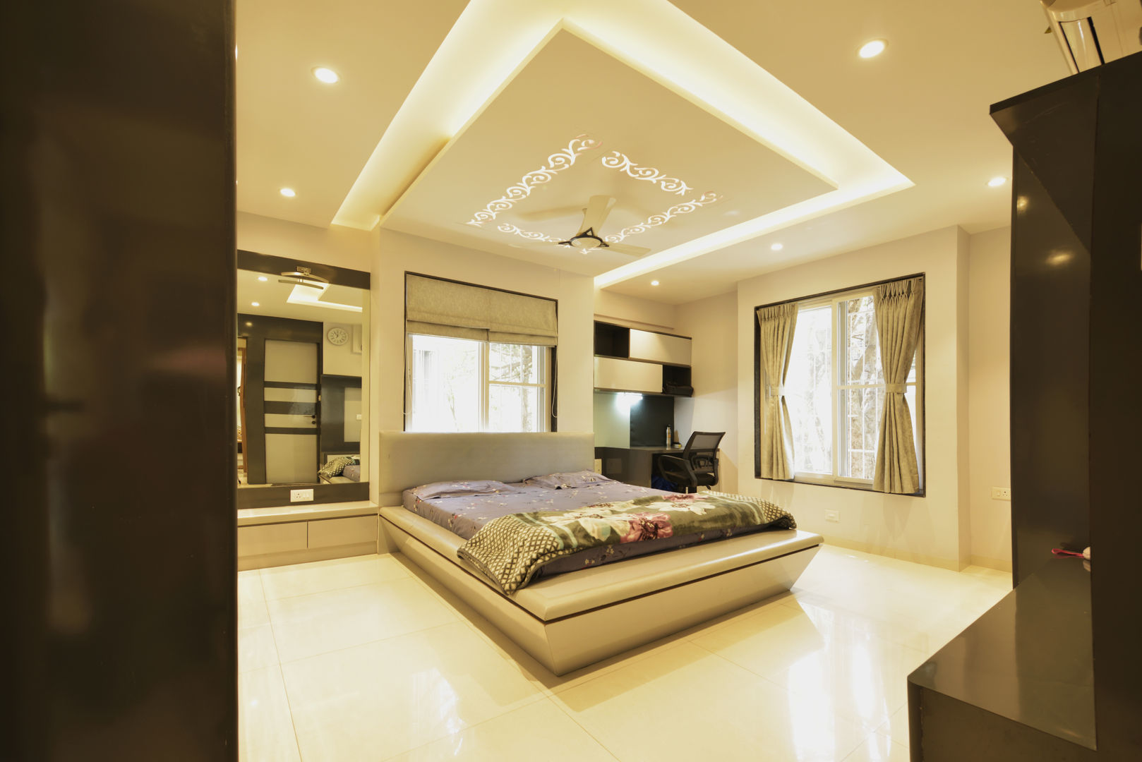 Mr. Shekhar Bedare's Residence, GREEN HAT STUDIO PVT LTD GREEN HAT STUDIO PVT LTD Modern Bedroom Plywood