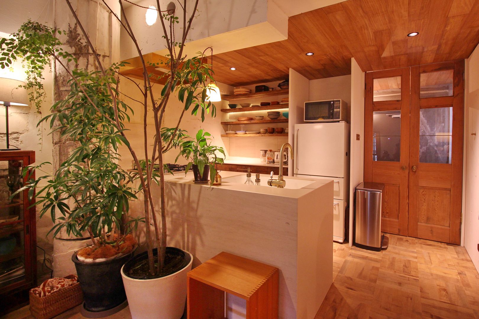 Apartment in tamagawa, Mimasis Design／ミメイシス デザイン Mimasis Design／ミメイシス デザイン Cocinas rústicas Mármol