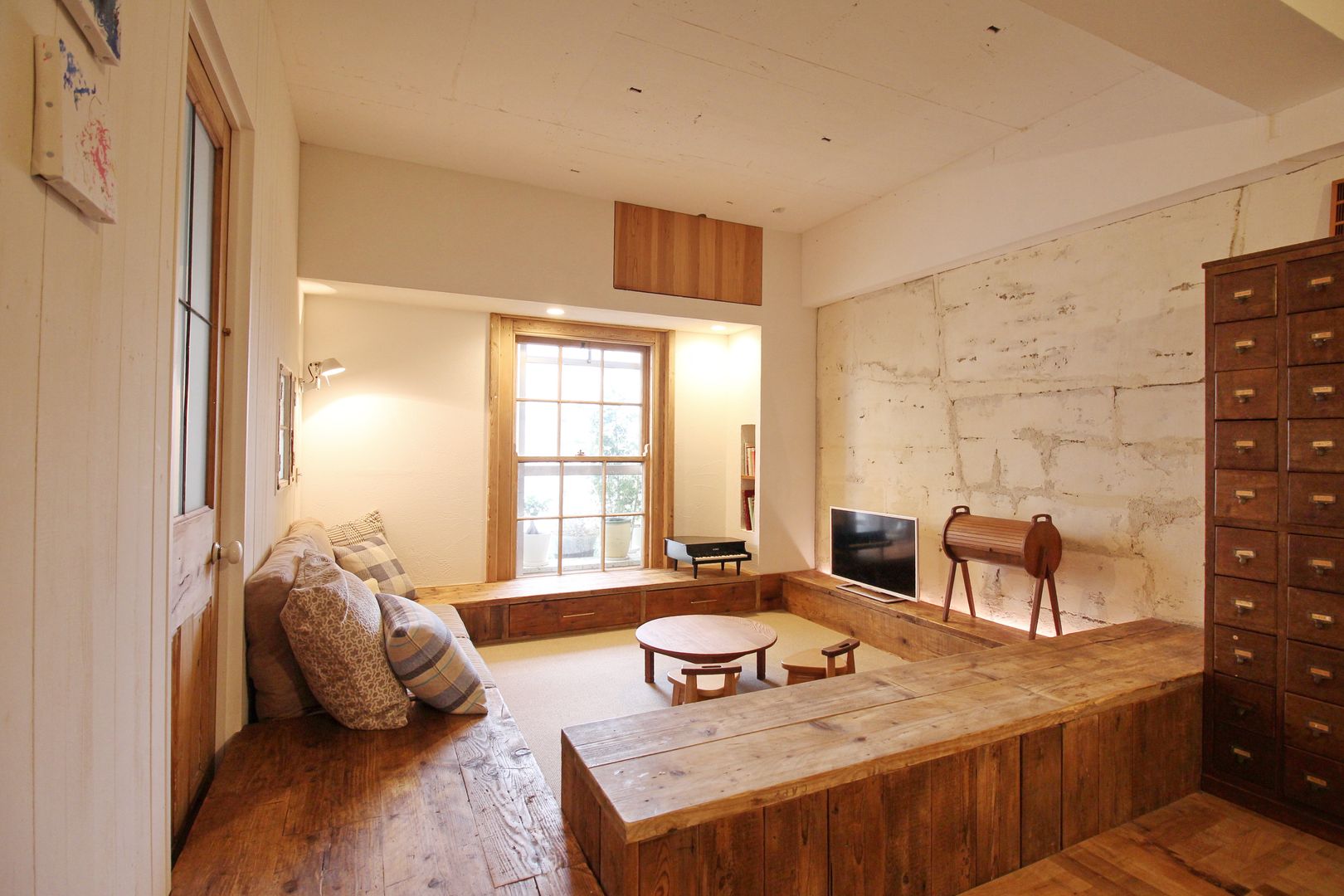 Apartment in tamagawa, Mimasis Design／ミメイシス デザイン Mimasis Design／ミメイシス デザイン Rustic style living room