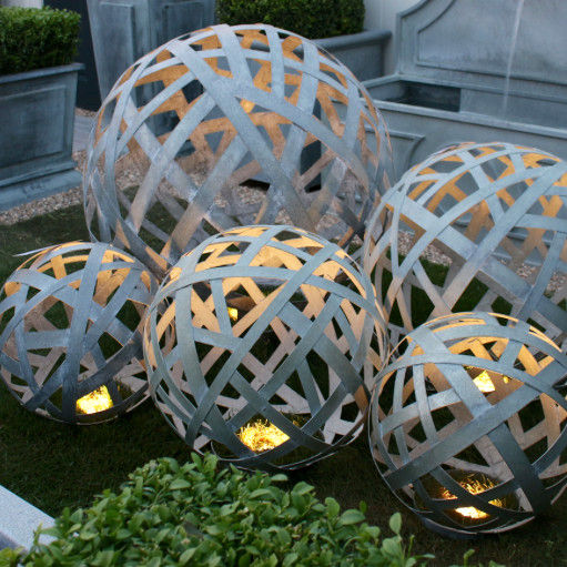 Zinc Lattice Balls homify Jardines de estilo clásico Aluminio/Cinc lattice balls,zinc lattice balls,garden sculpture,garden decoration