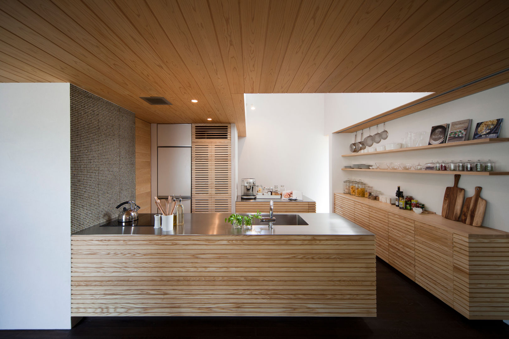 グリーンビューがもたらす開放感 くつろぎ”をデザインした家, kisetsu kisetsu Asian style kitchen