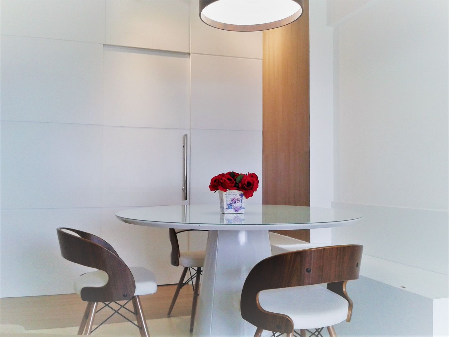 Apartamento para casal com filha, Joana Rezende Arquitetura e Arte Joana Rezende Arquitetura e Arte Minimalist dining room