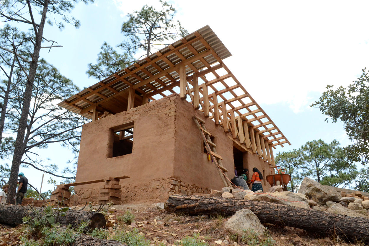 Centro Comunitario Wixarika La Cebolleta, Jalisco, Juan Carlos Loyo Arquitectura Juan Carlos Loyo Arquitectura Buitenhuis