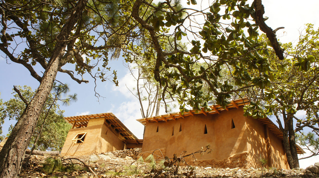 Centro Comunitario Wixarika La Cebolleta, Jalisco, Juan Carlos Loyo Arquitectura Juan Carlos Loyo Arquitectura Buitenhuis