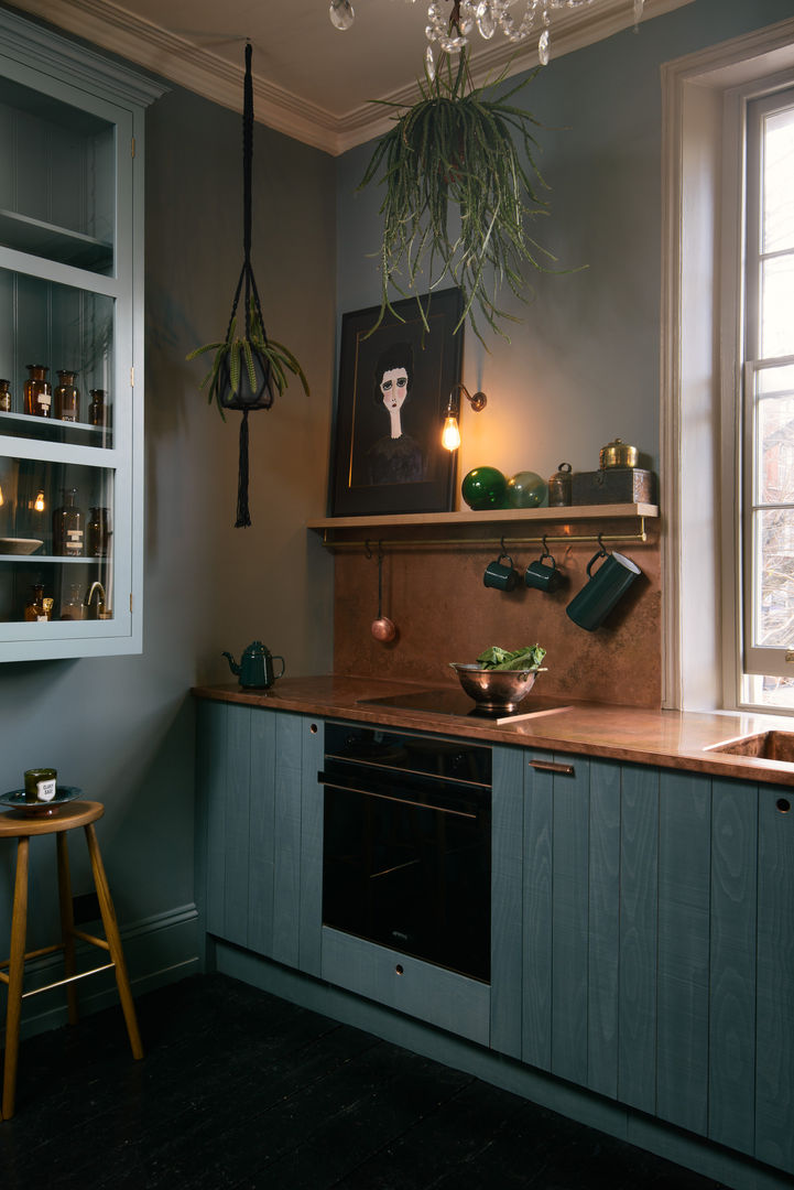 The Sebastian Cox Kitchen at St. John's Square by deVOL, deVOL Kitchens deVOL Kitchens Cocinas modernas: Ideas, imágenes y decoración Madera maciza Multicolor