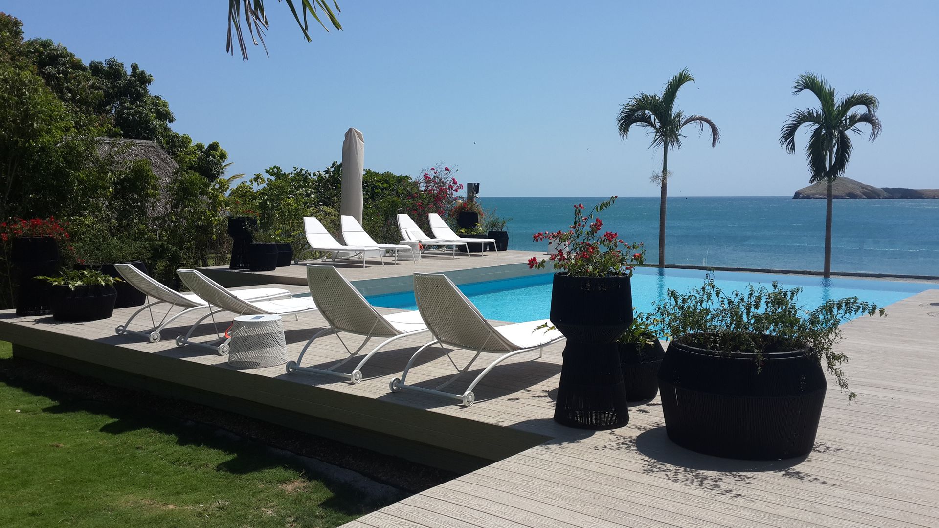 Casa de Playa , Design Group Latinamerica Design Group Latinamerica Modern Garden Furniture