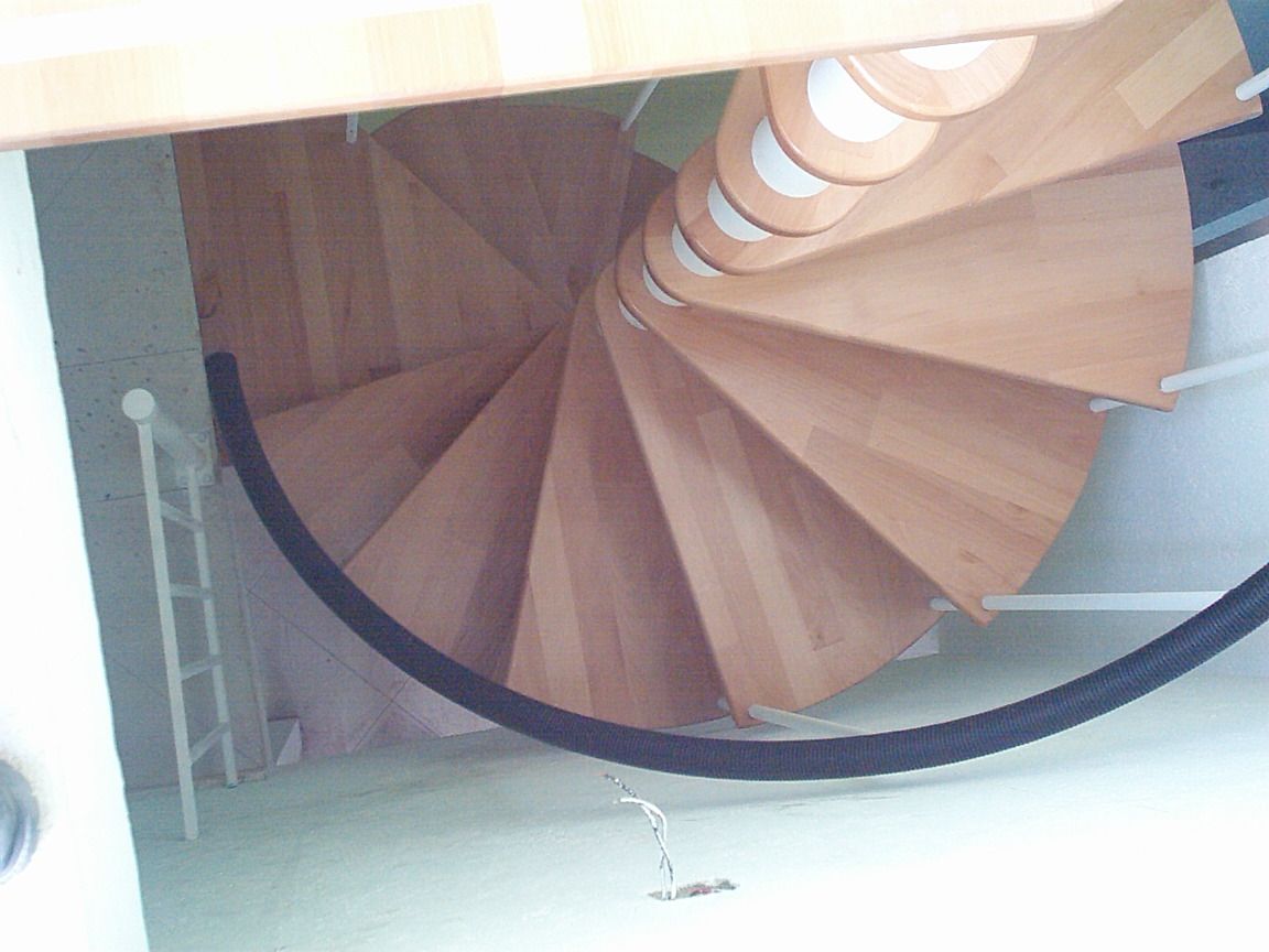 Escalera caracol modelo OSAKA HELIKA Scale Escaleras Madera Acabado en madera