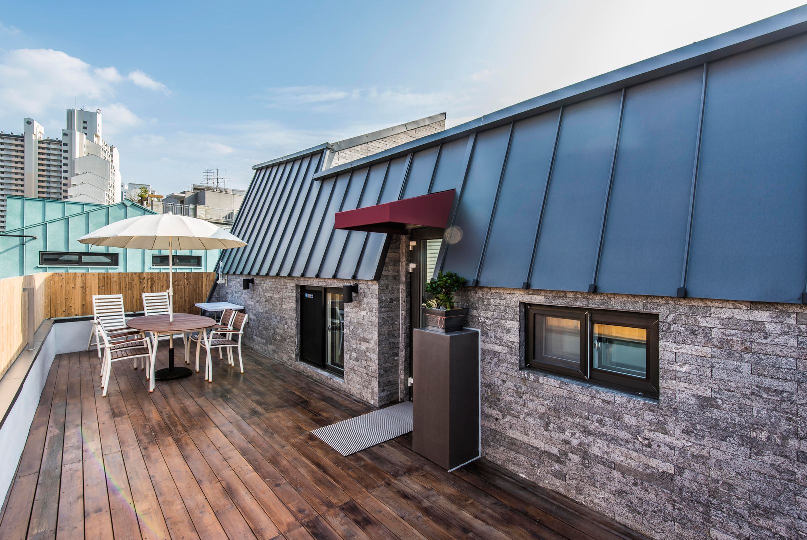 소유재, 오파드 건축연구소 오파드 건축연구소 Balcone, Veranda & Terrazza in stile moderno