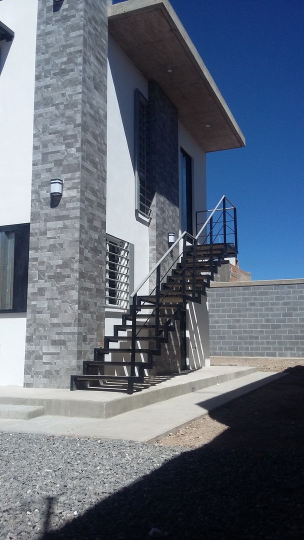 LOCAL COMERCIAL, DALSE Construccion & Remodelación DALSE Construccion & Remodelación Stairs Metal