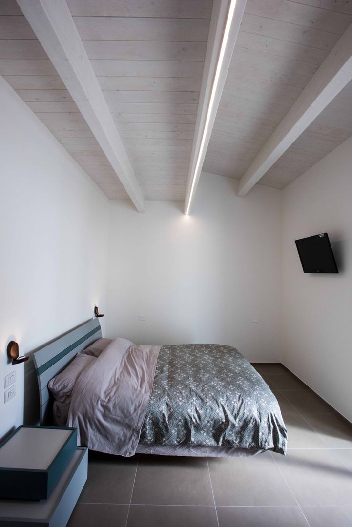 Villa Elisabetta, sopraelevazione in legno, Progettolegno srl Progettolegno srl Modern Bedroom Wood Wood effect