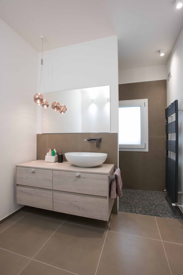 Villa Elisabetta, sopraelevazione in legno, Progettolegno srl Progettolegno srl Modern style bathrooms