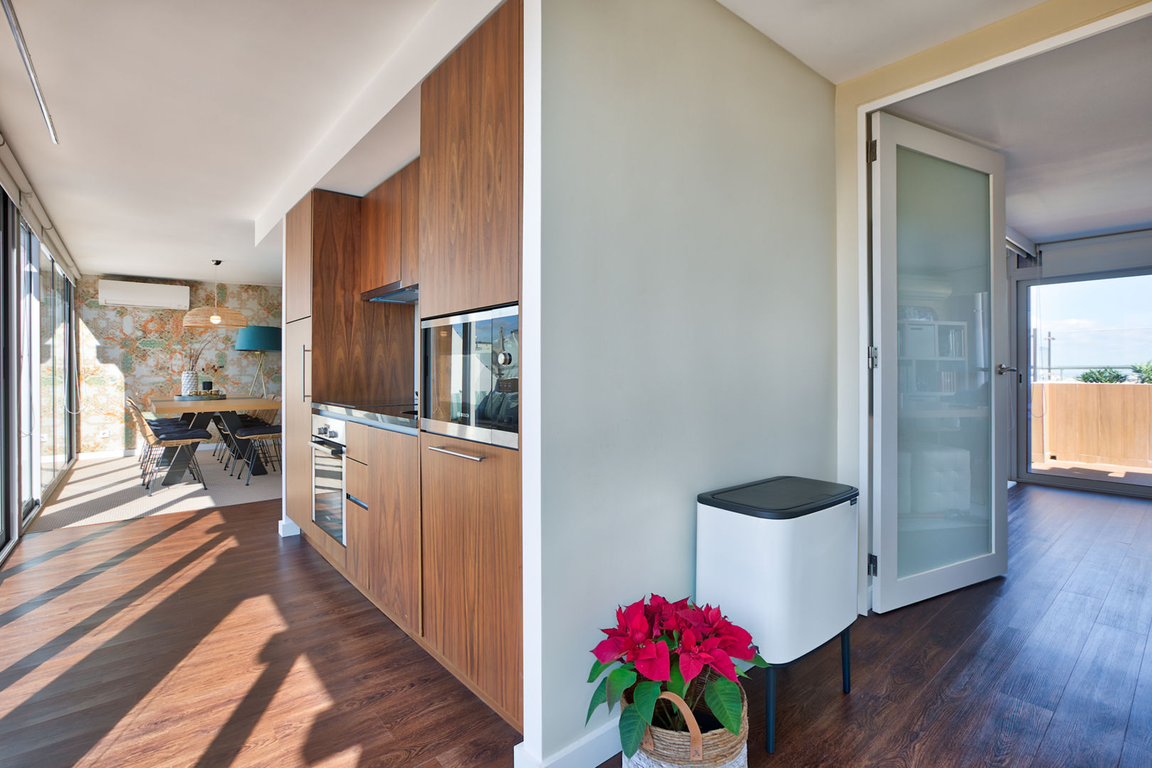 Lumiar - T3 Duplex, ShiStudio Interior Design ShiStudio Interior Design Kitchen Bench tops