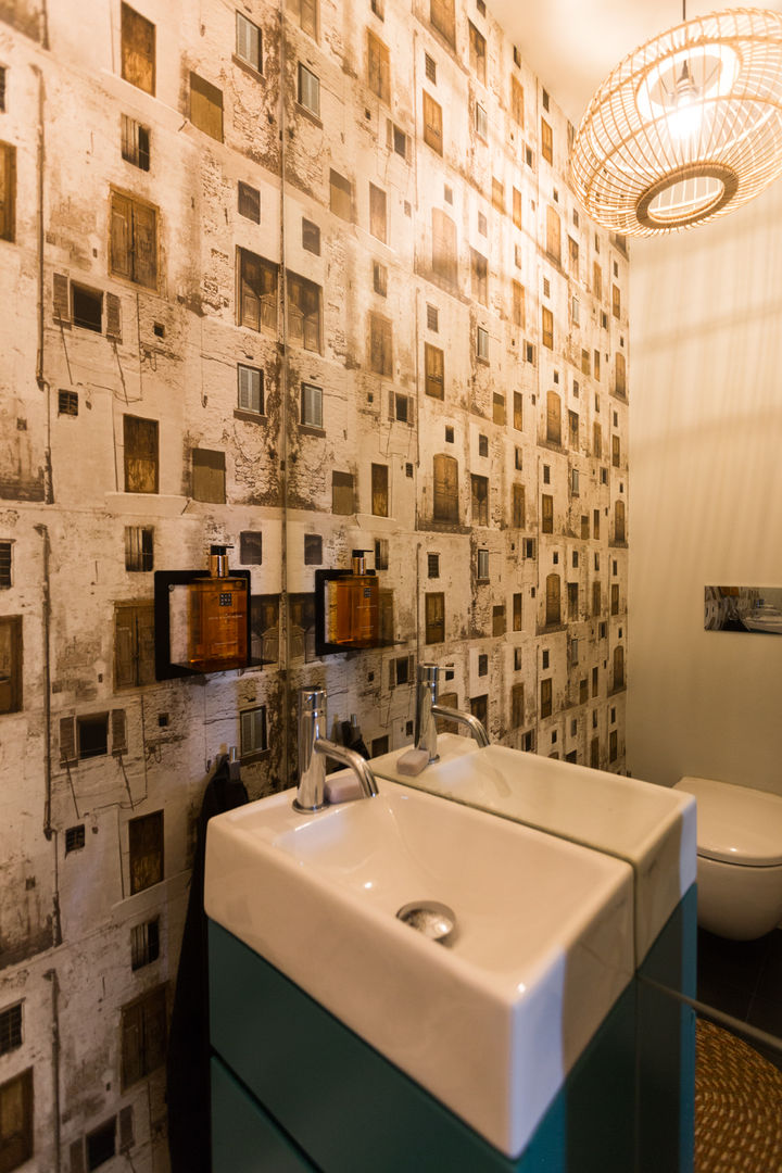 WC serviço - vivenda em S. Mamede - Projeto de interiores Shi Studio - Matosinhos, Porto ShiStudio Interior Design Banheiros modernos Pia