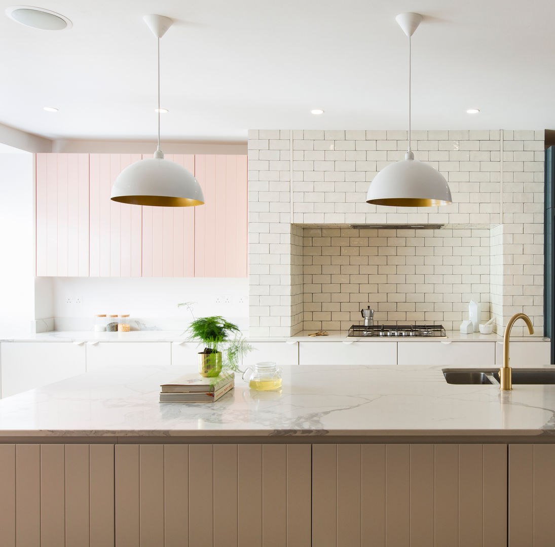 Urban rustic style - Victorian villa, Hammersmith My-Studio Ltd Dapur built in MDF kitchen,kitchenpendants,white kitchen,pink kitchen,marble,metro tile,brass tap