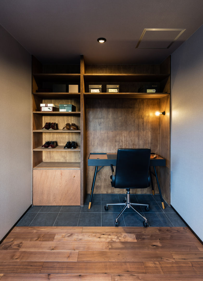 書斎 SQOOL一級建築士事務所 オリジナルデザインの 書斎 合板,書斎,靴,ﾀｲﾙ,日本,和,JAPAN,塗装,マイホーム