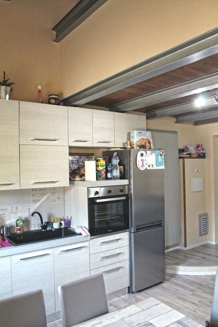 Realizzazione di mini appartamento, MAURRI + PALAI architetti MAURRI + PALAI architetti Кухня