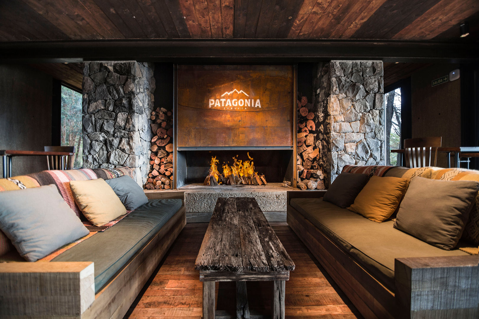 Cervecería Patagonia: Interiorismo Bórmida & Yanzón arquitectos Espacios comerciales Bares y Clubs