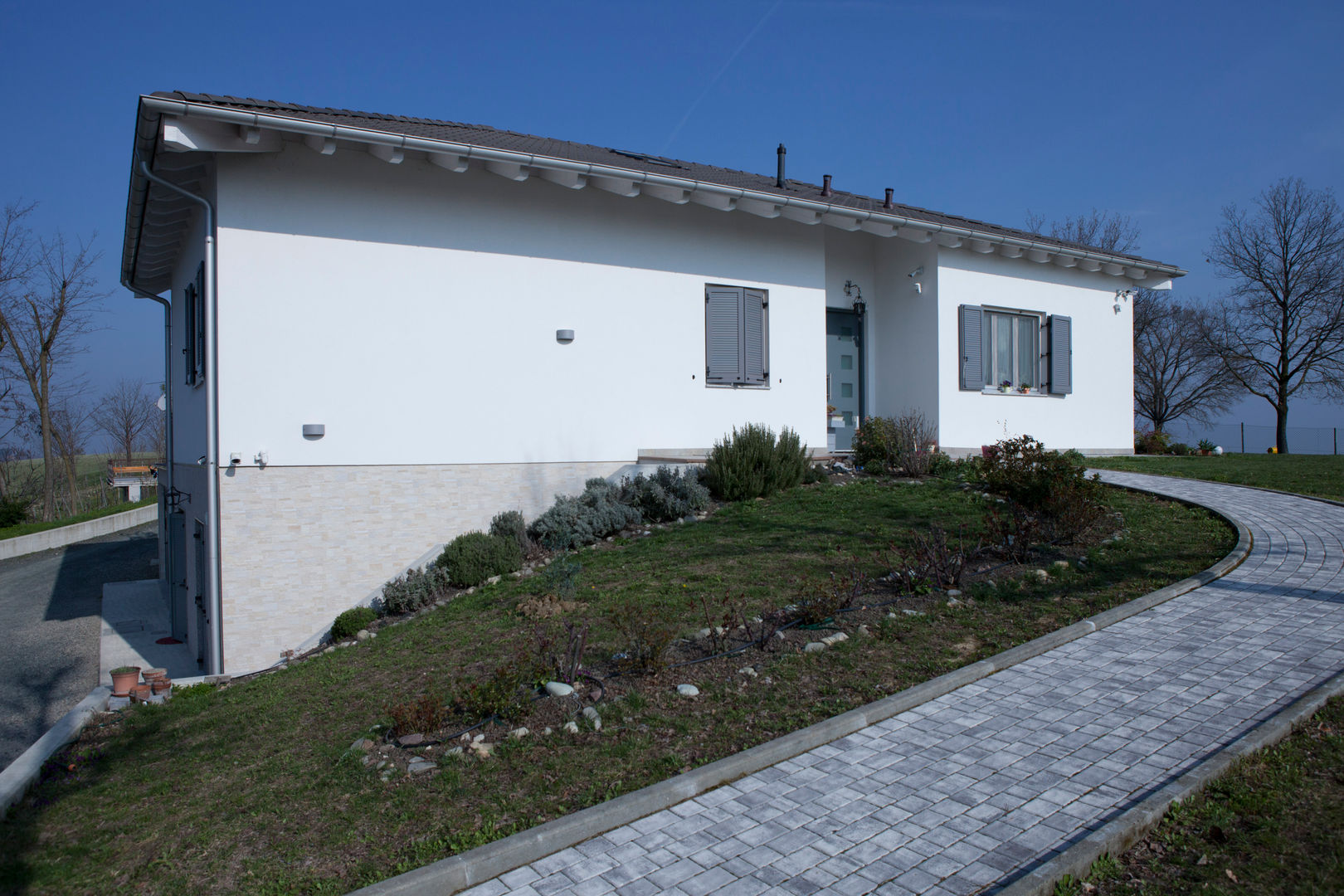 Casa prefabbricata in legno su progetto - Monofamiliare, Fidenza, Spazio Positivo Spazio Positivo Front yard