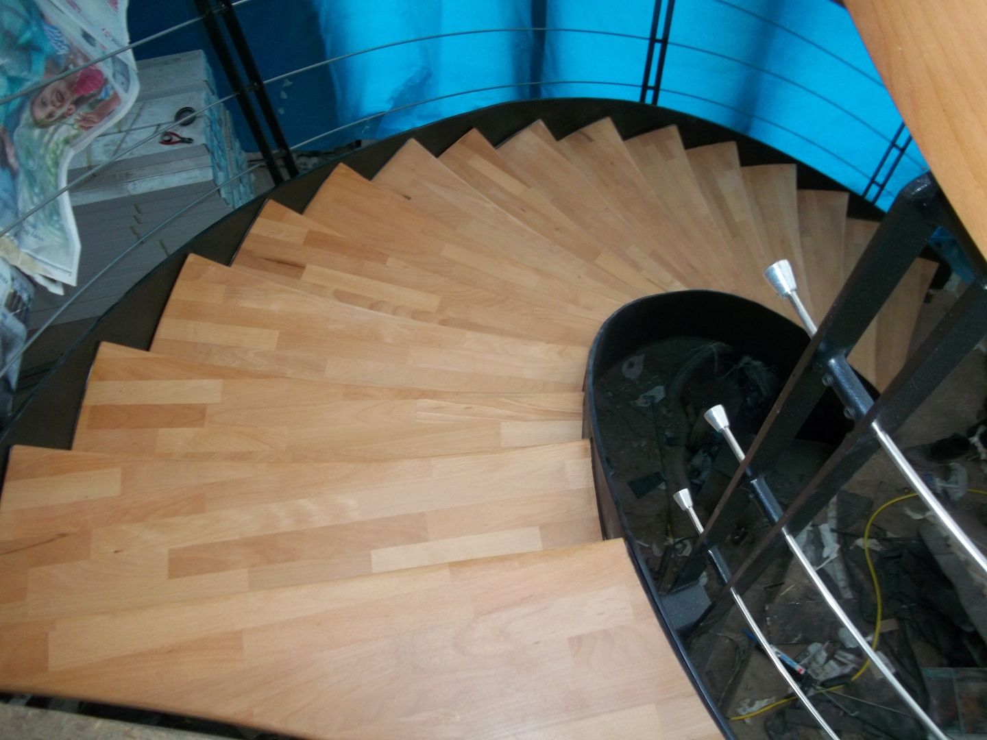 Escalera helicoidal modelo DUBAI HELIKA Scale Escaleras Madera Acabado en madera