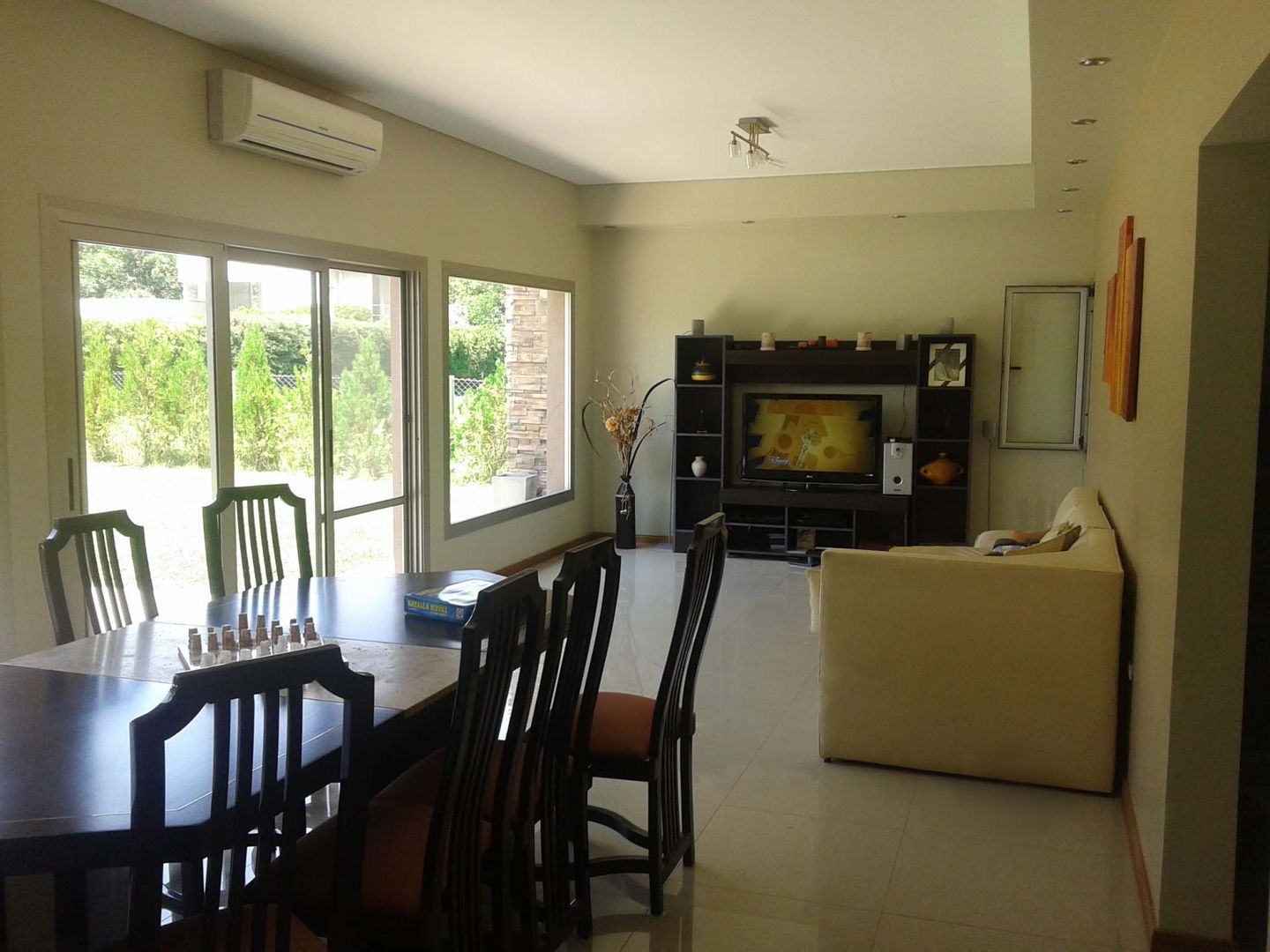 Vivienda Unifamiliar en el barrio El Mirasol, Localidad de Pilar, Buenos Aires, Inca Arquitectura Inca Arquitectura Modern living room