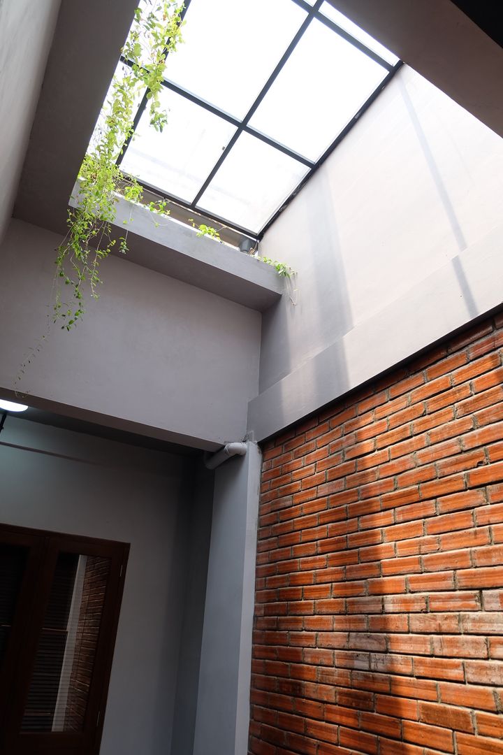 Atap Jendela homify Rumah Modern