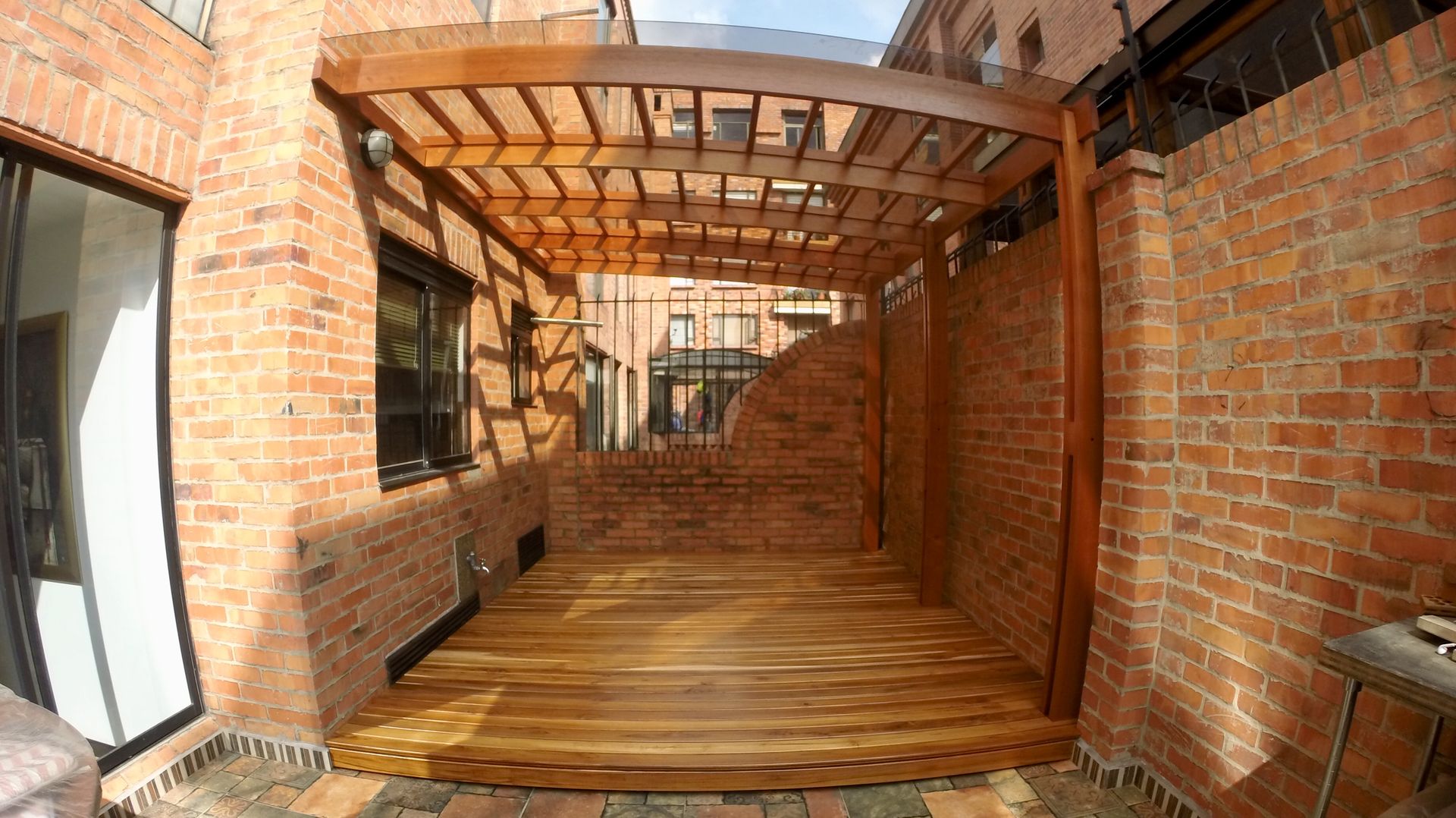 PÉRGOLA, DECK Y MURO DE AGUA, MODE ARQUITECTOS SAS MODE ARQUITECTOS SAS Terrace لکڑی Wood effect